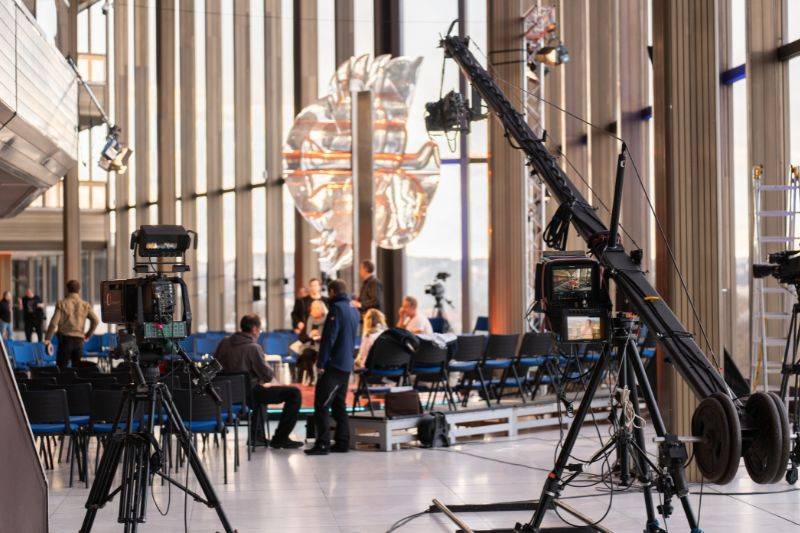 Fokus Václava Moravce z foyer Kongresového sálu